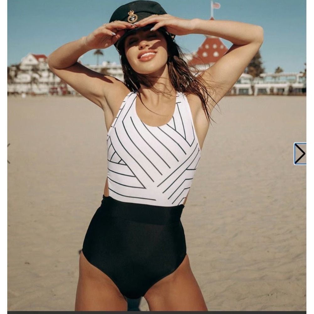 Albion Swimsuit One Piece Black White Back Tie Zip Closure The Geo XXL 2XL